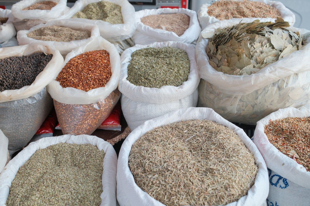 Bulk botanical ingredients sacked and graded for export