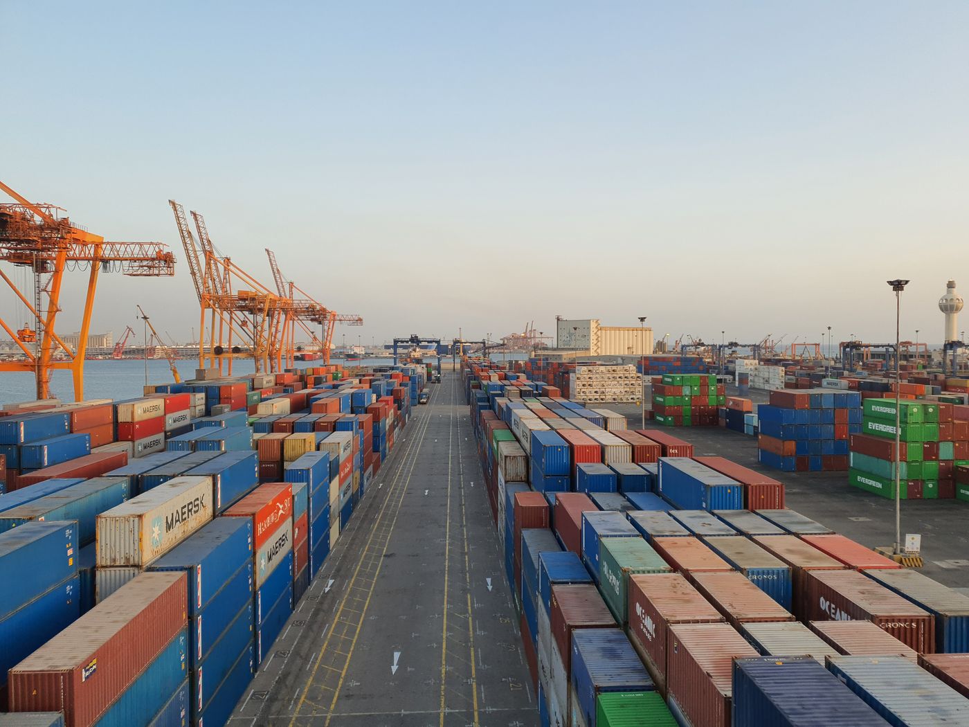 MOQ, Incoterms and lead times: the commercial basics of importing from India